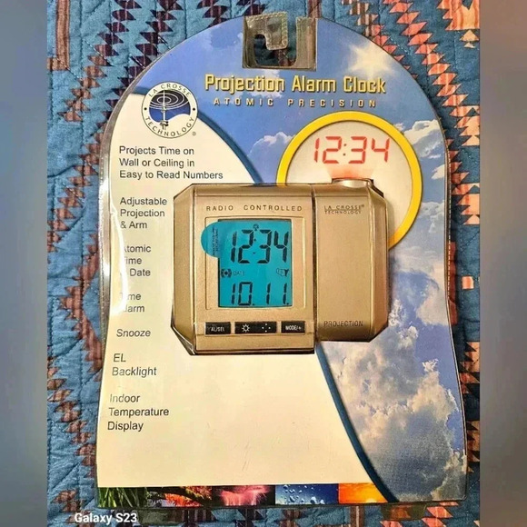 New La Crosse projection‎ clock - Picture 1 of 5